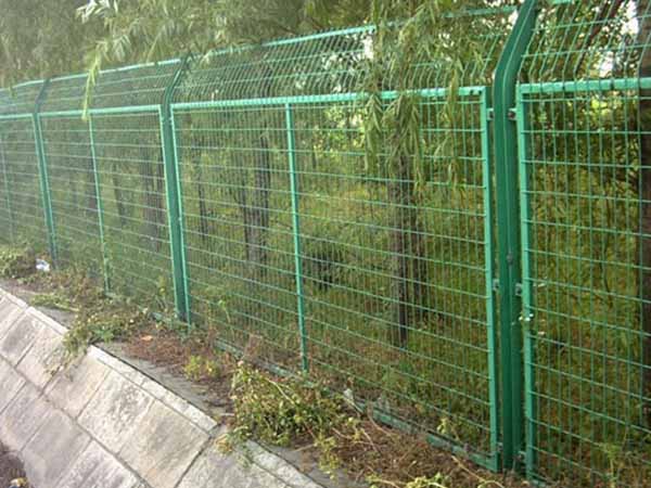 框架護欄網 - 安平縣全昊金屬(shǔ)絲(sī)網制品有限公司圖片2